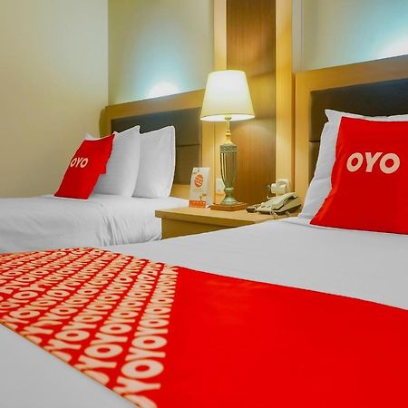 Oyo 3967 Hotel Pantai Wisata Makassar Buitenkant foto