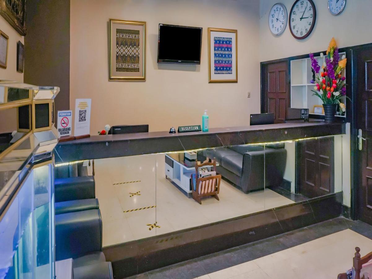 Oyo 3967 Hotel Pantai Wisata Makassar Buitenkant foto