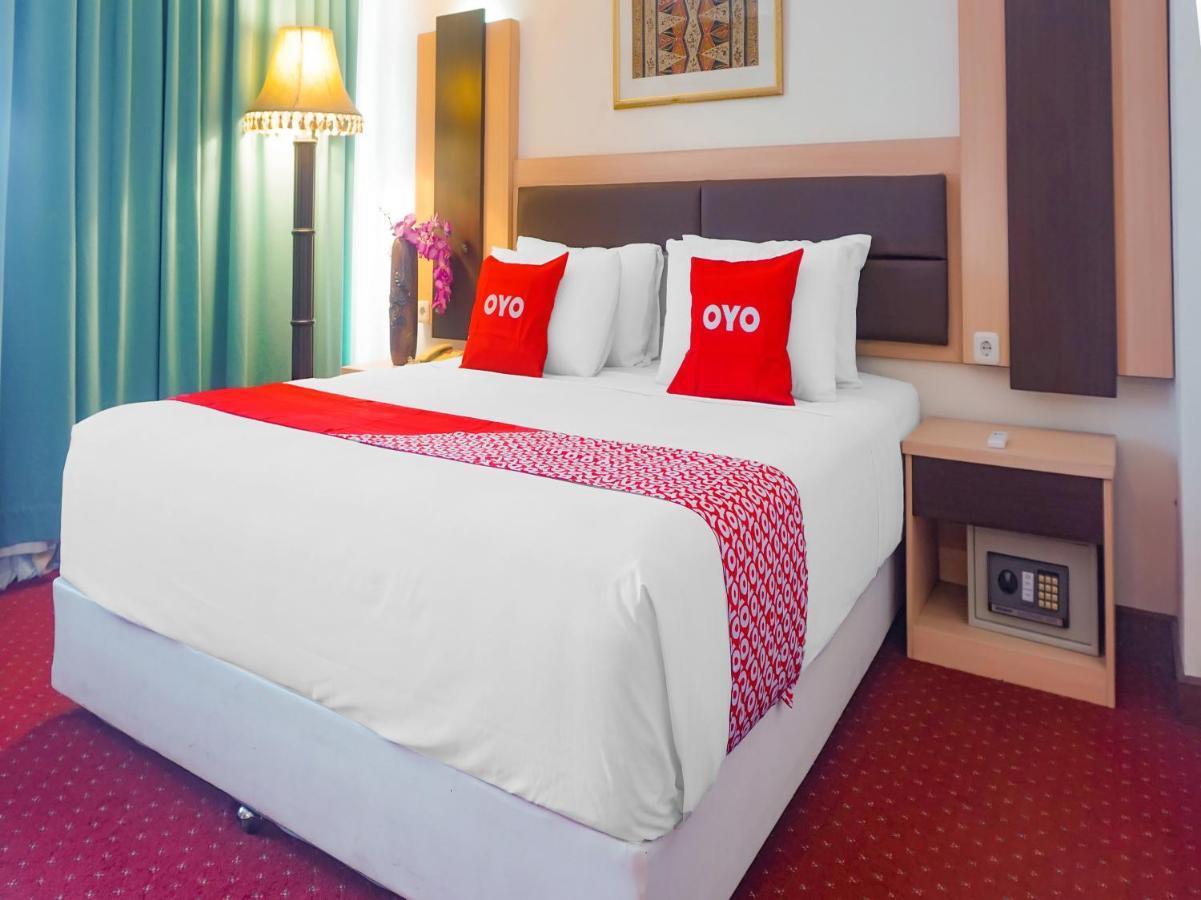 Oyo 3967 Hotel Pantai Wisata Makassar Buitenkant foto