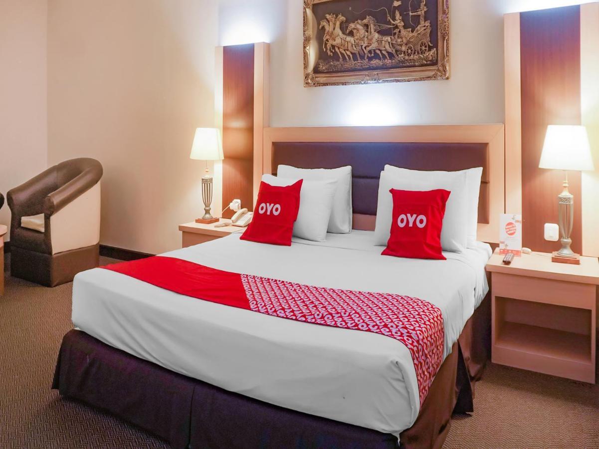 Oyo 3967 Hotel Pantai Wisata Makassar Buitenkant foto