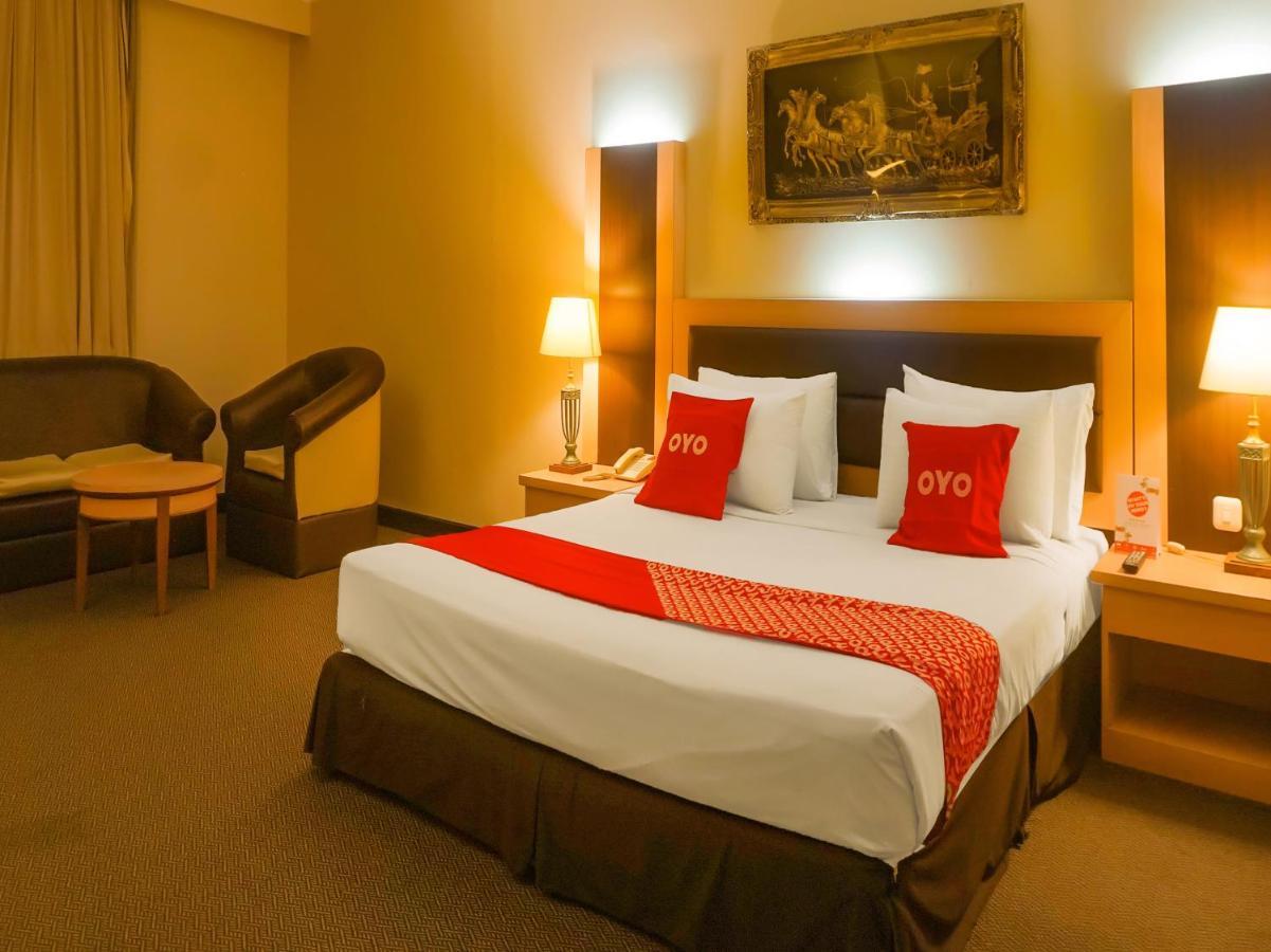 Oyo 3967 Hotel Pantai Wisata Makassar Buitenkant foto