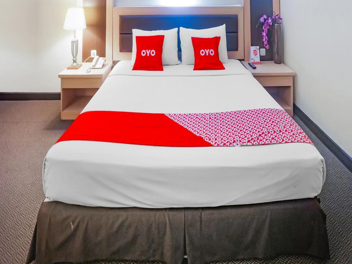 Oyo 3967 Hotel Pantai Wisata Makassar Buitenkant foto
