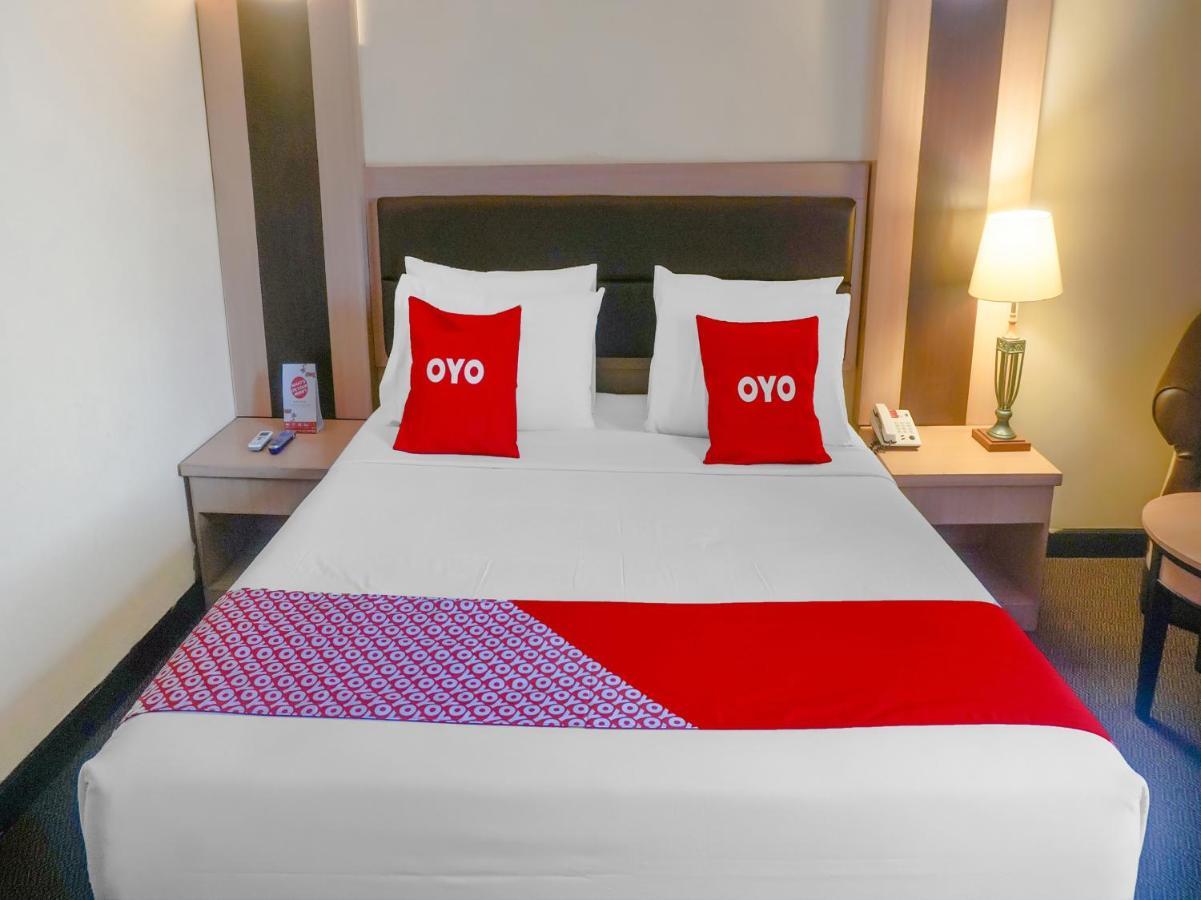 Oyo 3967 Hotel Pantai Wisata Makassar Buitenkant foto