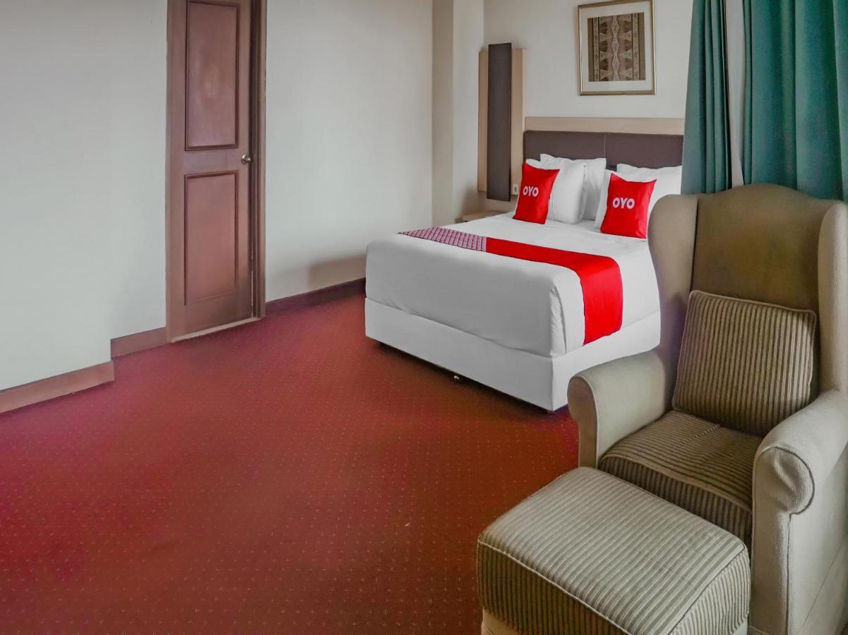 Oyo 3967 Hotel Pantai Wisata Makassar Buitenkant foto