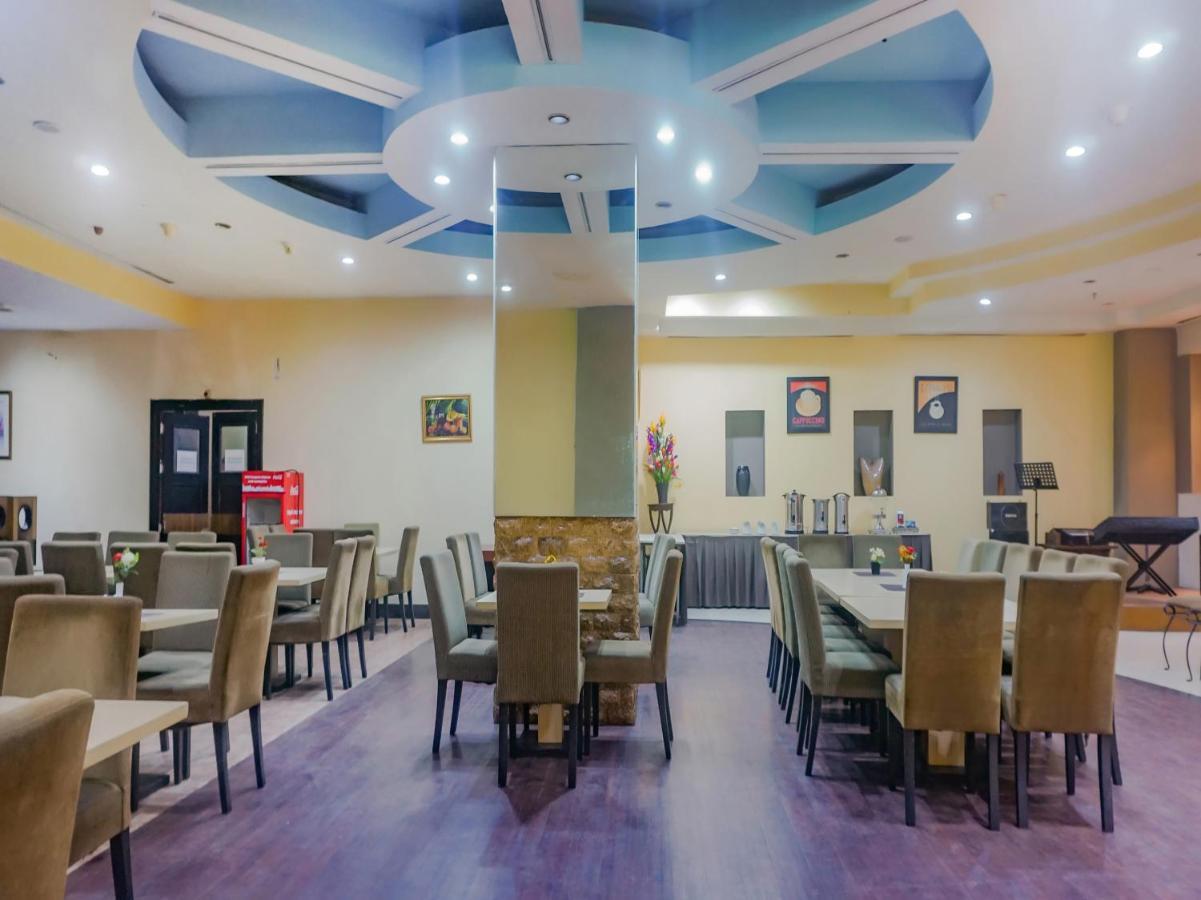 Oyo 3967 Hotel Pantai Wisata Makassar Buitenkant foto