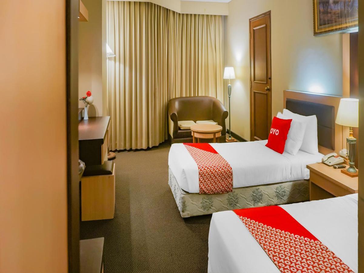 Oyo 3967 Hotel Pantai Wisata Makassar Buitenkant foto
