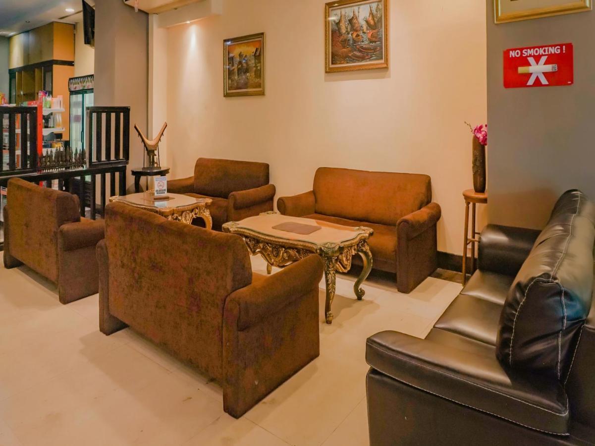 Oyo 3967 Hotel Pantai Wisata Makassar Buitenkant foto