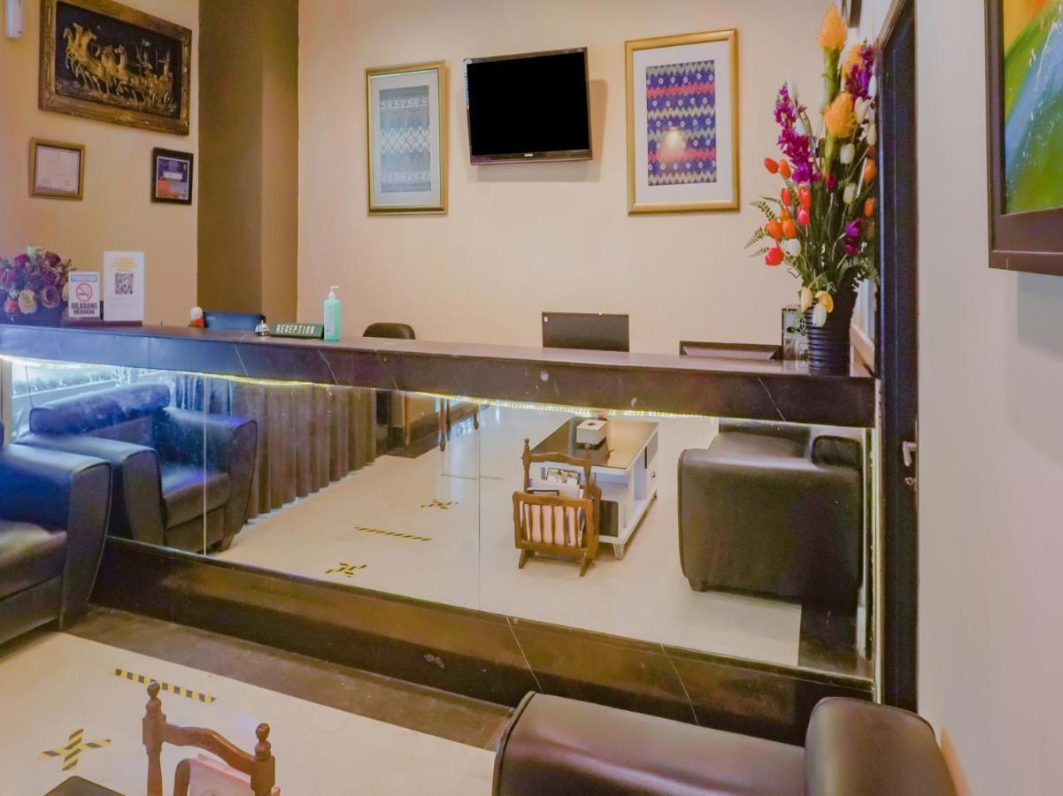 Oyo 3967 Hotel Pantai Wisata Makassar Buitenkant foto