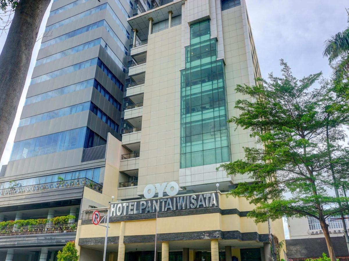 Oyo 3967 Hotel Pantai Wisata Makassar Buitenkant foto