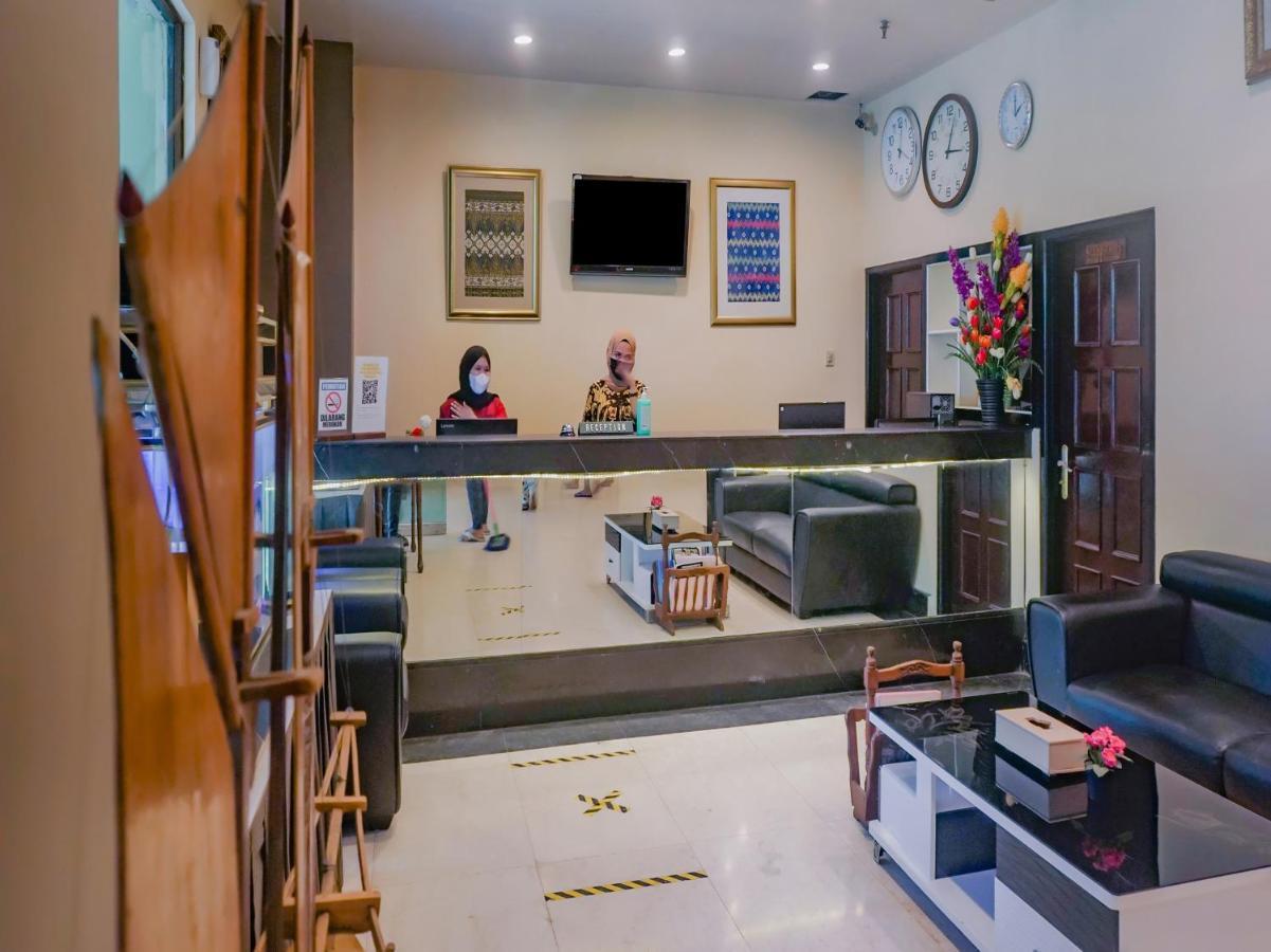 Oyo 3967 Hotel Pantai Wisata Makassar Buitenkant foto