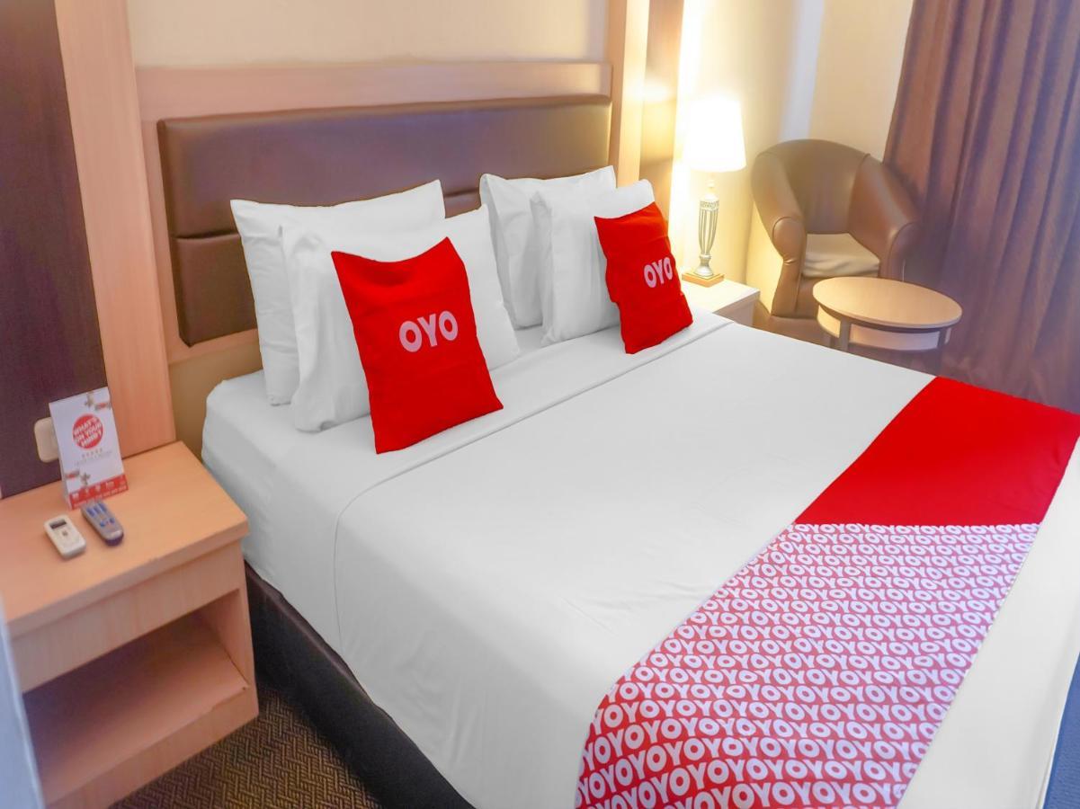 Oyo 3967 Hotel Pantai Wisata Makassar Buitenkant foto