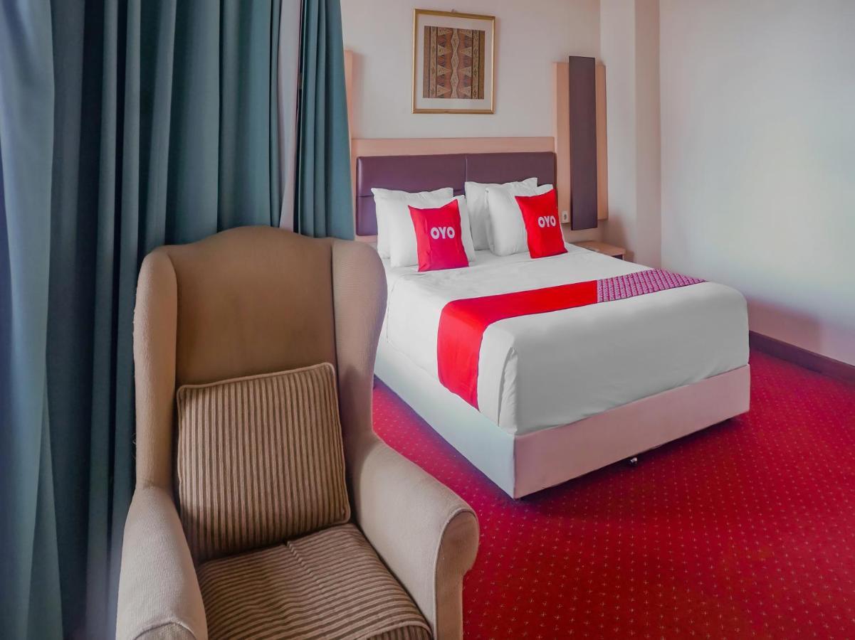 Oyo 3967 Hotel Pantai Wisata Makassar Buitenkant foto