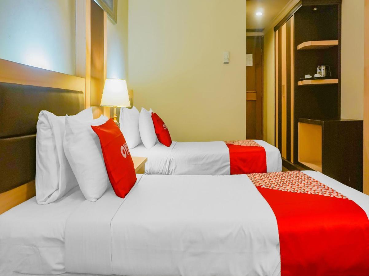 Oyo 3967 Hotel Pantai Wisata Makassar Buitenkant foto