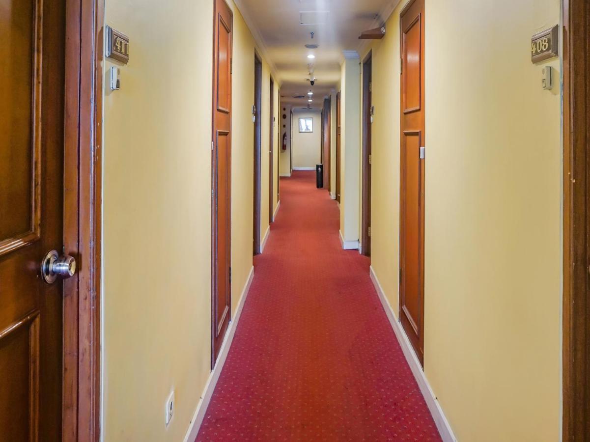 Oyo 3967 Hotel Pantai Wisata Makassar Buitenkant foto