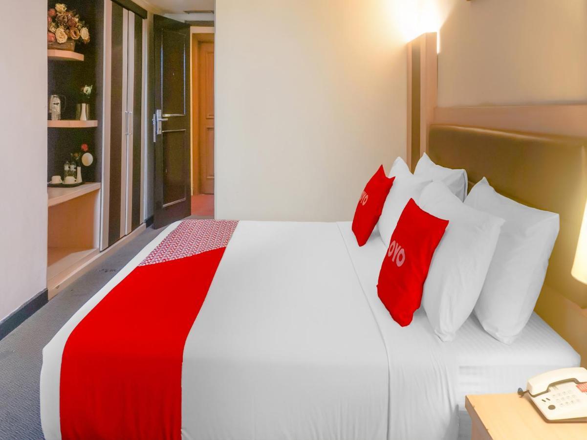 Oyo 3967 Hotel Pantai Wisata Makassar Buitenkant foto