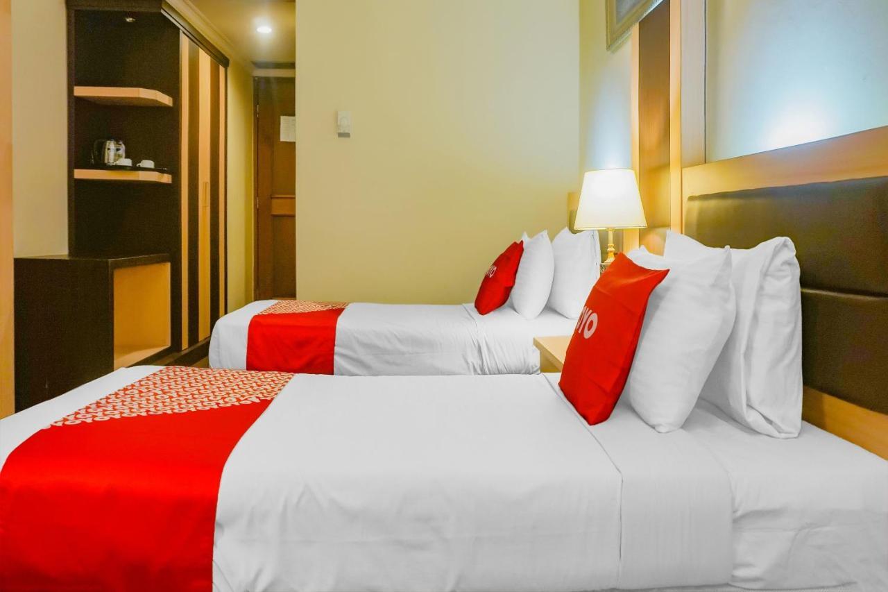 Oyo 3967 Hotel Pantai Wisata Makassar Buitenkant foto